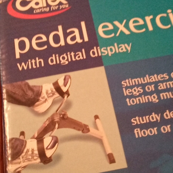 Pedal excerciser with digital display by Carex - Picture 7 of 9